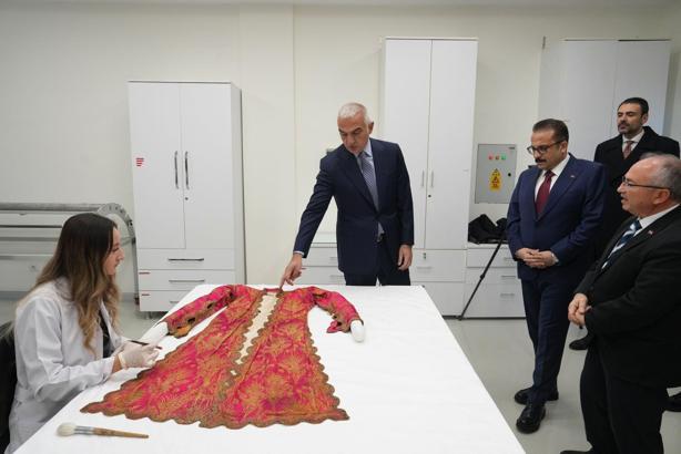Bakan Ersoy'dan Konservasyon Laboratuvarı'na ziyaret / Ek fotoğraf