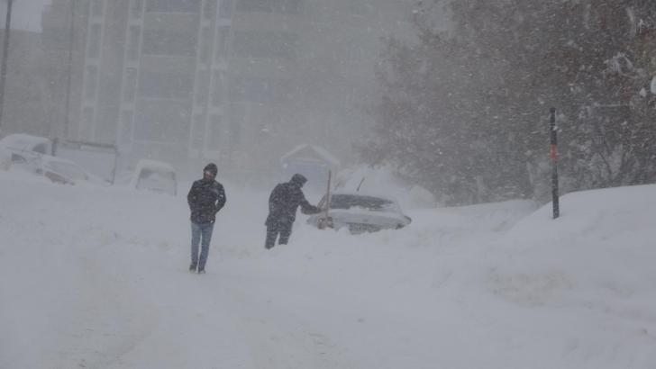 Bitlis’te kar hayatı durma noktasına getirdi (2)