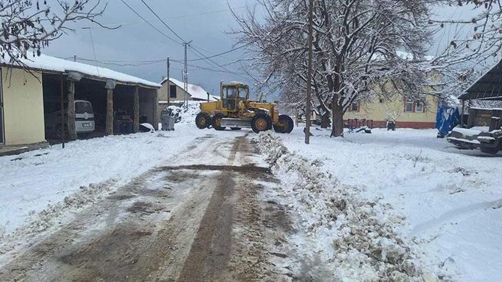 Malatya'da kardan kapanan 155 yerleşim yeri yolu ulaşıma açıldı