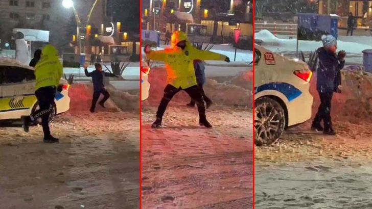 Mardin’de trafik polisleri, çocuklarla kar topu oynadı