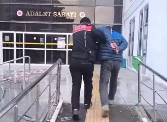 Kesinlenmiş hapis cezasıyla aranan hükümlü sahte kimlikle yakalandı