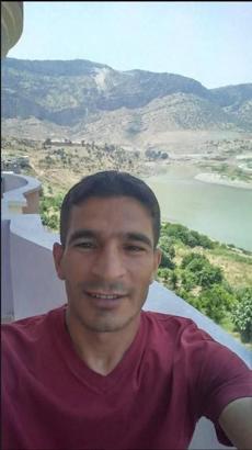 Aracını park edip yolun karşısına geçerken otomobil çarptı