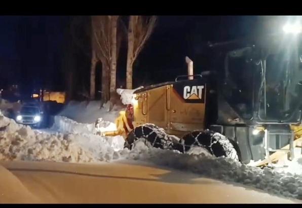 Yolu kapalı mezrada rahatsızlanan KOAH hastası, 3,5 saatlik çalışmayla hastaneye ulaştırıldı(2)