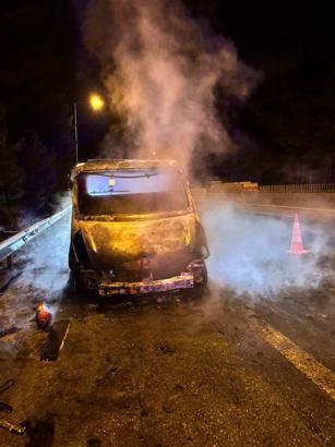 Adana'da seyir halindeyken alev alan çekici yandı