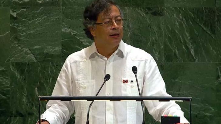 Kolombiya Cumhurbaşkanı Petro: Caracas’a füzelerle bombardıman yapılıyor