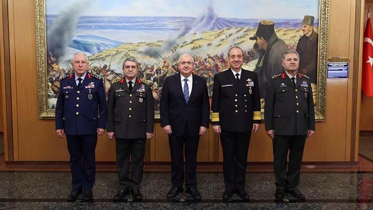 Bakan Güler, Kara Kuvvetleri Komutanlığı'nda toplantıya katıldı