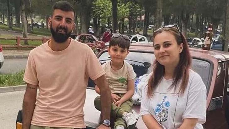 Otomobil direğe çarptı; baba ve oğlu öldü, sürücü anne ağır yaralı