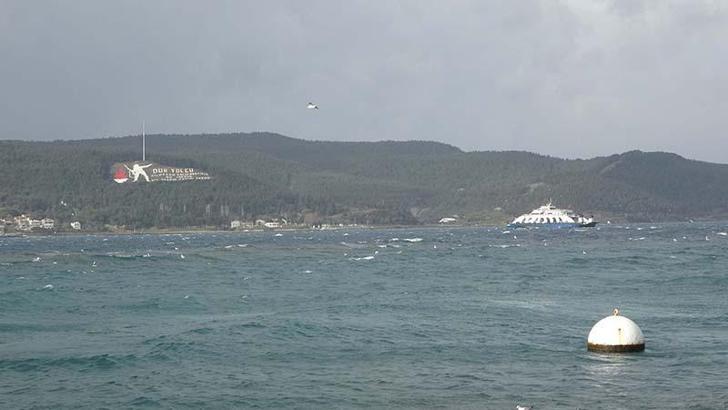 Çanakkale Boğazı, fırtına nedeniyle çift yönlü trafiğe kapatıldı