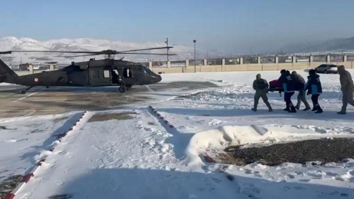 Batman’da yolu kardan kapanan köydeki hasta, askeri helikopterle hastaneye ulaştırıldı