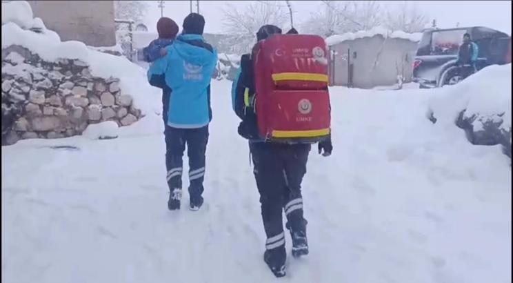 Batman’da havale geçiren çocuk UMKE aracıyla ambulansa ulaştırıldı