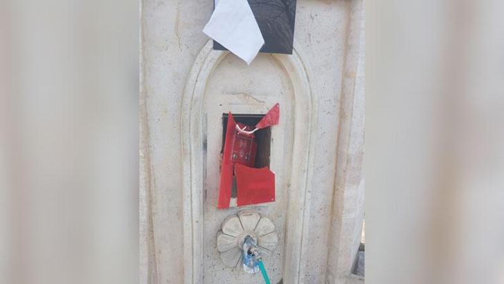 Kartlı sisteme geçilen hayır çeşmesine zarar verdiler