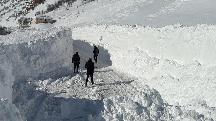 Van-Çatak kara yolu, 4 gündür ulaşıma kapalı
