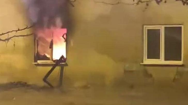 Bursa'da 2 katlı evde çıkan yangın söndürüldü