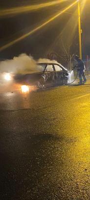 Manisa’da seyir halindeki otomobil alev aldı