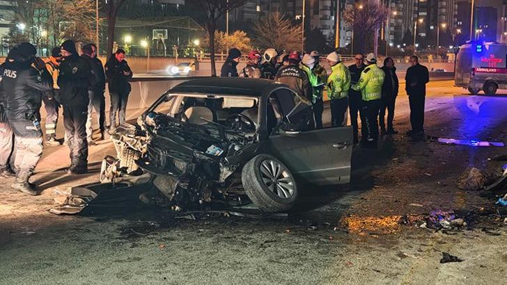 Ankara'da otomobil önce bariyere ardından da minibüse çarptı: 1 ölü, 2 yaralı