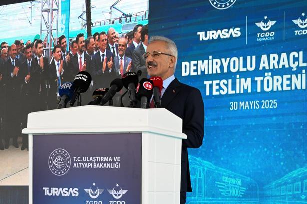 Bakan Uraloğlu: 2026'da ilk hızlı trenimizi raylara indirerek test sürecini başlatacağız