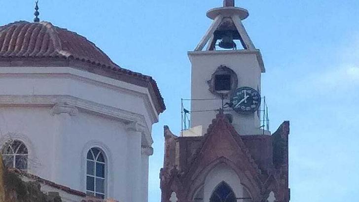 Ayvalık’ta Saatli Camisi’nin saati yerinden düştü
