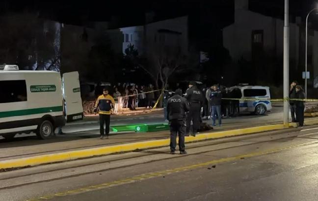 Eskişehir’de otomobil yayaların arasına daldı: 3 öldü (2)