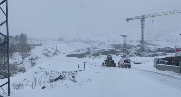 Zorlu kış şartlarında yol açıp, hayat kurtarıyorlar / Ek fotoğraflar