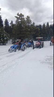 Karlı kaplı yaylada traktörle off-road turu