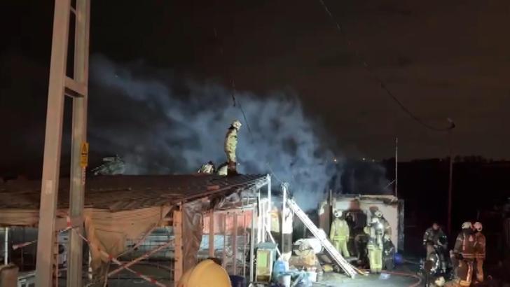 İstanbul - Sultangazi'de iki iş yerinde çıkan yangın söndürüldü