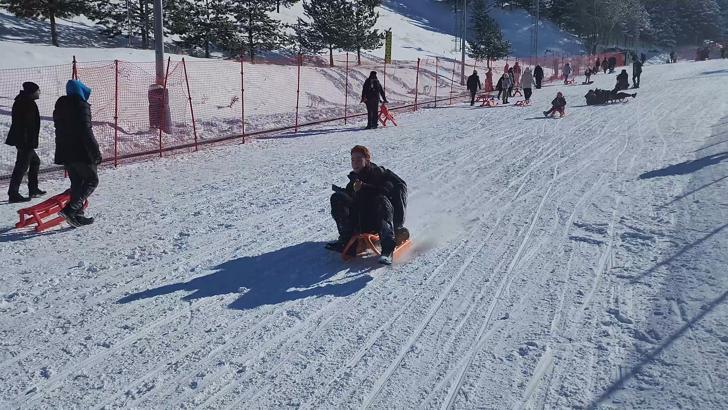 Lise öğrencileri tarihi yerleri gezdi, Palandöken'de kızak keyfi yaptı