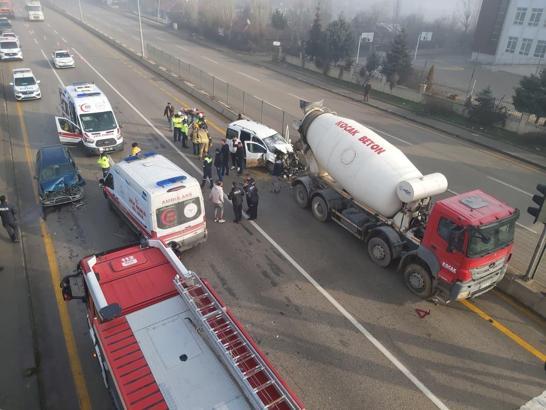 Ankara'da yoğun siste 2 kaza, 5 yaralı