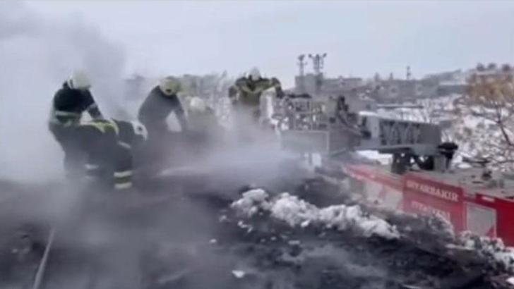 Diyarbakır’da okulun çatısı yandı