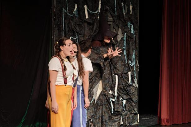 Kepez Kent Tiyatrosu, 2026 yılının ilk çocuk oyununu sahneledi