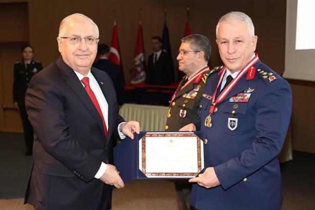 Bakan Güler, 'Madalya Tevcih, Başarılı Birlik ve Personelin Ödüllendirilmesi Töreni'ne katıldı