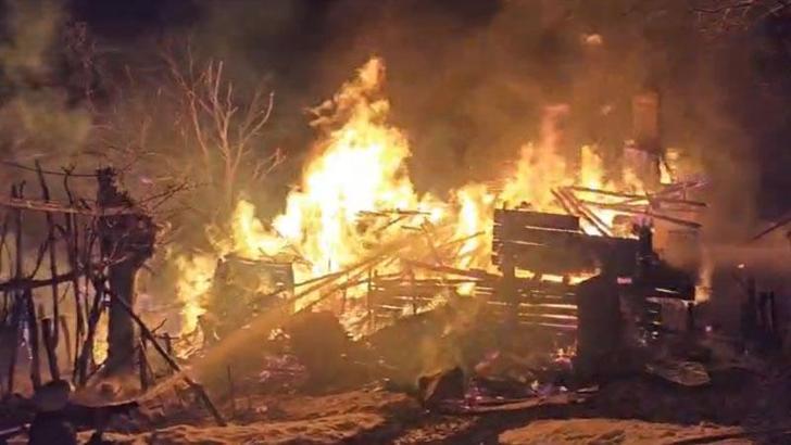 Safranbolu'da 2 katlı ahşap ev yandı; 1 yaralı