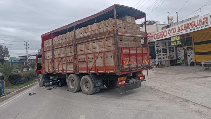 Kamyonla çarpışan motosikletin sürücüsü ağır yaralandı