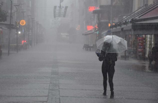 İzmir için kuvvetli sağanak yağmur uyarısı