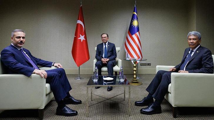 Bakan Fidan, Malezya Başbakanı İbrahim ile bir araya geldi