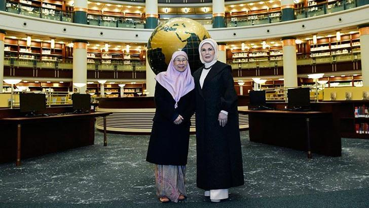 Emine Erdoğan, Malezya Başbakanı'nın eşi Wan Azizah İsmail ile bir araya geldi