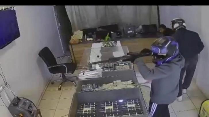 Kumycudan 4 kilogram altını alan silahlı soyguncular tutuklandı