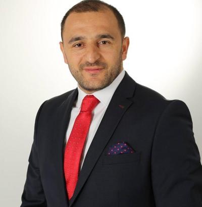 Eski belediye başkanı, bıçaklı saldırıda öldürüldü