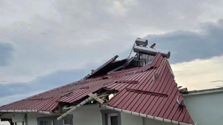 Ordu’da kuvvetli fırtına etkili oldu, 1 evin çatısı uçtu