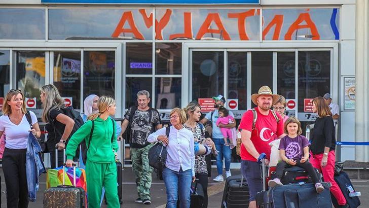 Aralıkta Antalya Havalimanı’nda 1 milyon 75 bin 275 yolcuya hizmet verildi