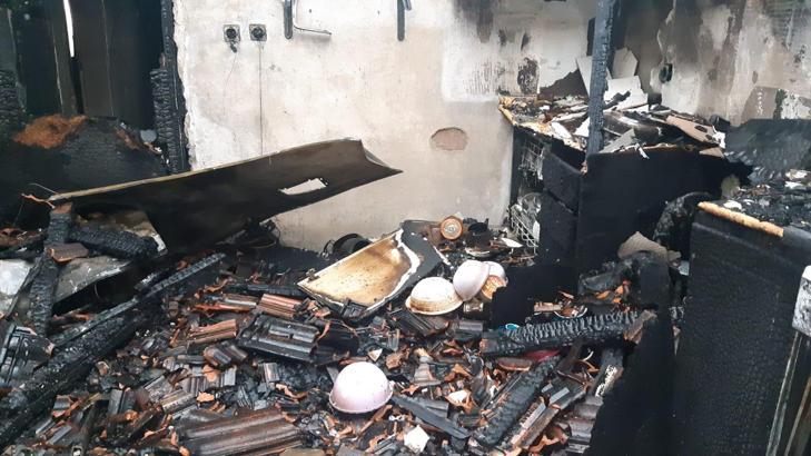 Kocaeli’de şiddetli fırtınada çatılar uçtu, minare devrildi: 2 yaralı (7)