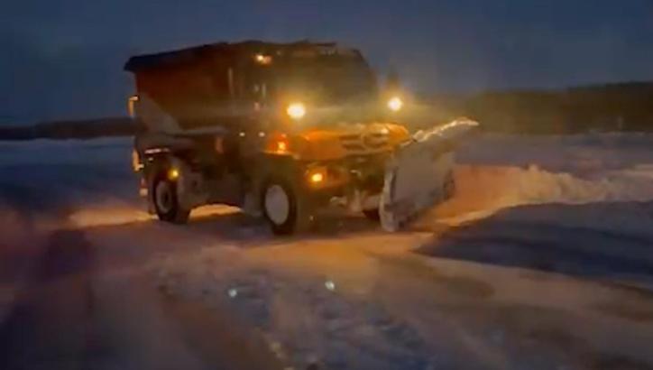 Kar yağışı nedeniyle karayollarında ulaşım güçlükle sağlanıyor