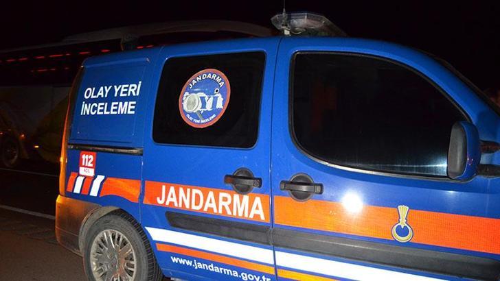 Evinin çatısından uçan parçaların üzerine düştüğü kadın öldü