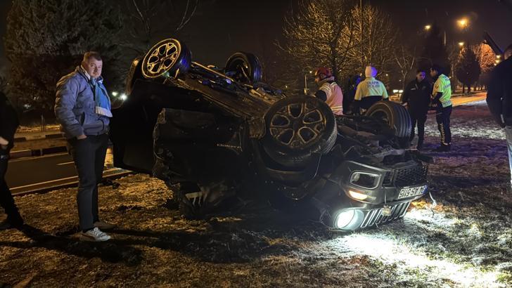 Kütahya’da aynı kavşakta yarım saat arayla 2 otomobil takla attı