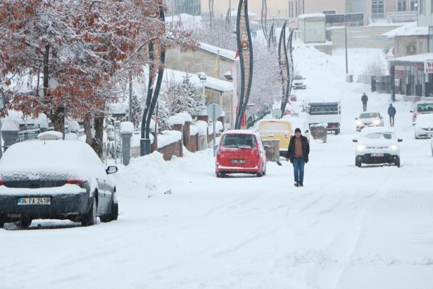 Karlıova'da yoğun kar yağışı