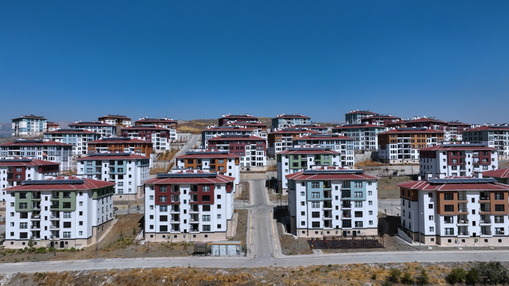 Bakan Kurum: Fatma teyzemizin mutluluğu daim olsun