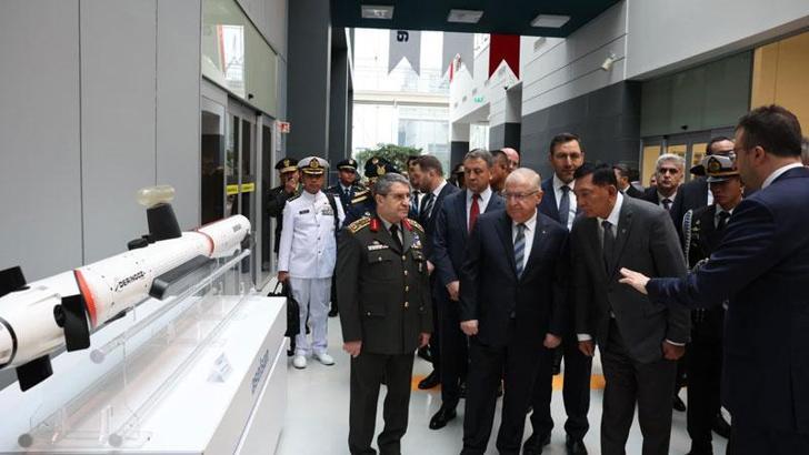 Bakan Güler, Endonezyalı mevkidaşı ile ASELSAN'ı ziyaret etti