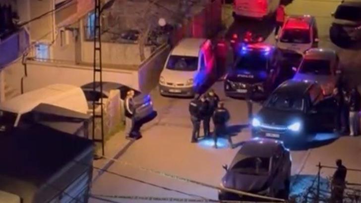 Gaziosmanpaşa'da firari hükümlü, husumetlisini evinin önünde silahla öldürdü