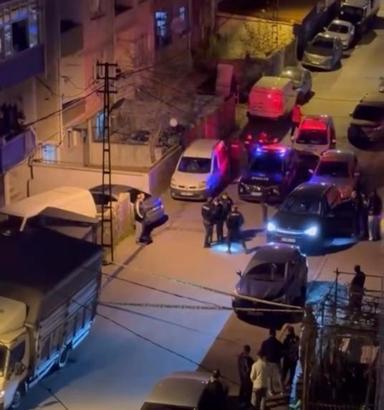 İstanbul - Gaziosmanpaşa'da firari hükümlü, husumetlisini evinin önünde silahla öldürdü