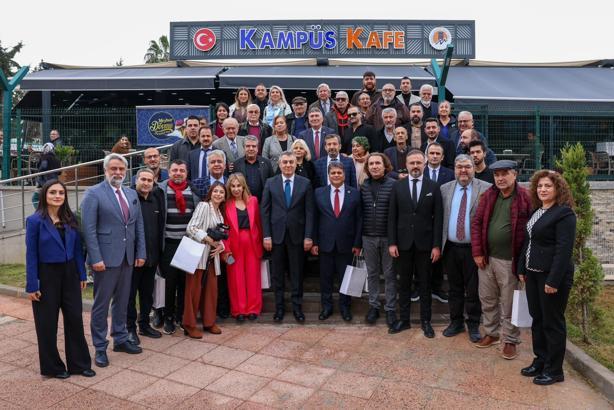 Vali Toros, kentteki basın mensuplarıyla buluştu