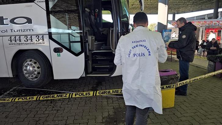 Yanlış vitese alınan otobüs, yedek şoför ile muavine çarptı; 1 ölü, 1 yaralı